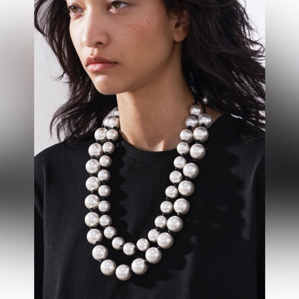 ZARA STUNNING 2-PACK PEARL NECKLACES W/FAUX LEATHER KNOT AND PEARL APPLIQUÉS🔥🔥🔥
